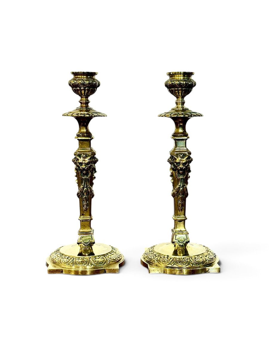 Paire de bougeoirs français en bronze doré du XIXe siècle