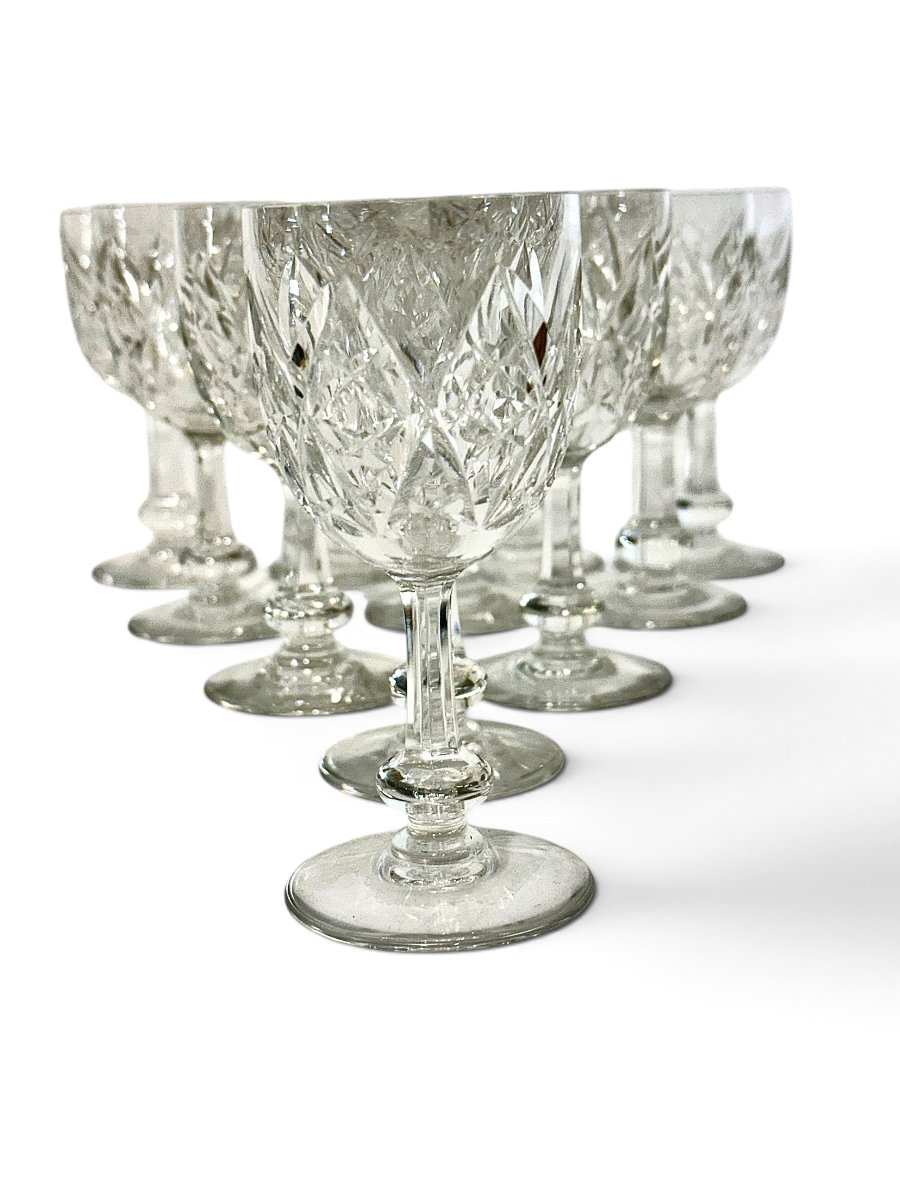 Suite de 11 verres Baccarat modèle Burgos en cristal taillé, France