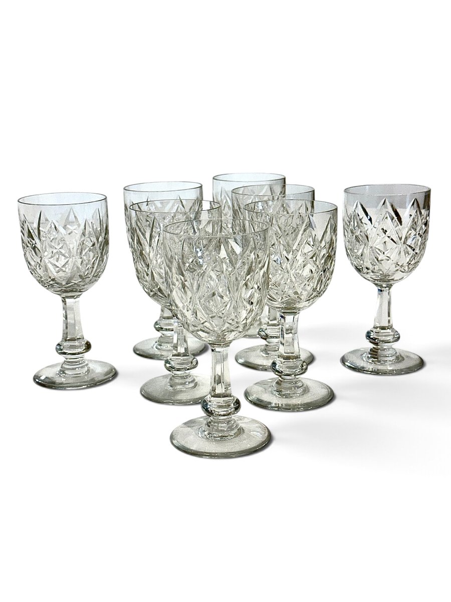 Suite de 8 verres Baccarat modèle Burgos en cristal taillé, France