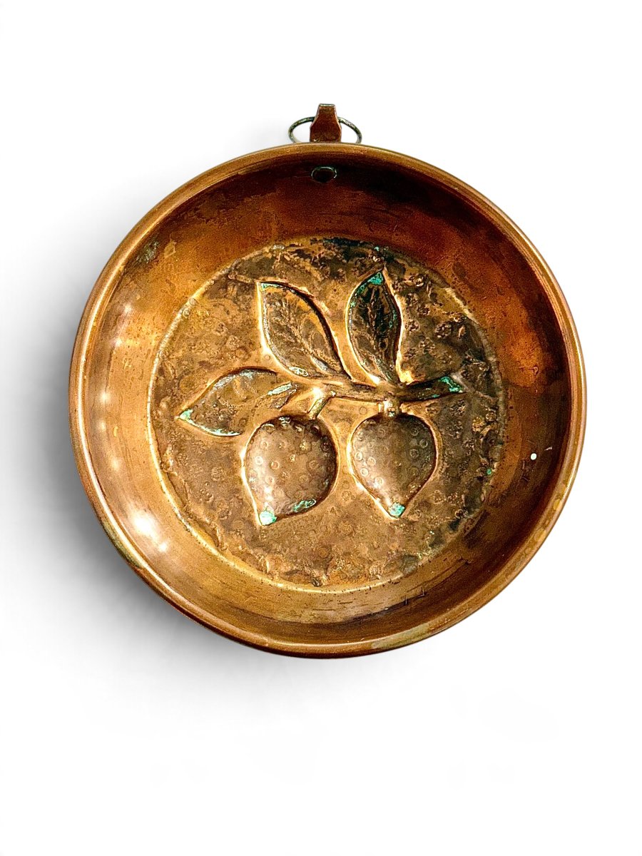 Pair Of Antique French Repoussé Copper Moulds With Fruit Motifs-photo-1