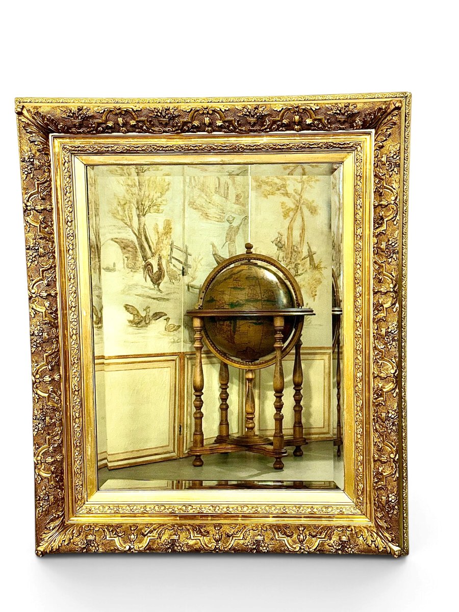 Miroir français Napoléon III en bois doré à glace biseautée, XIXe siècle
