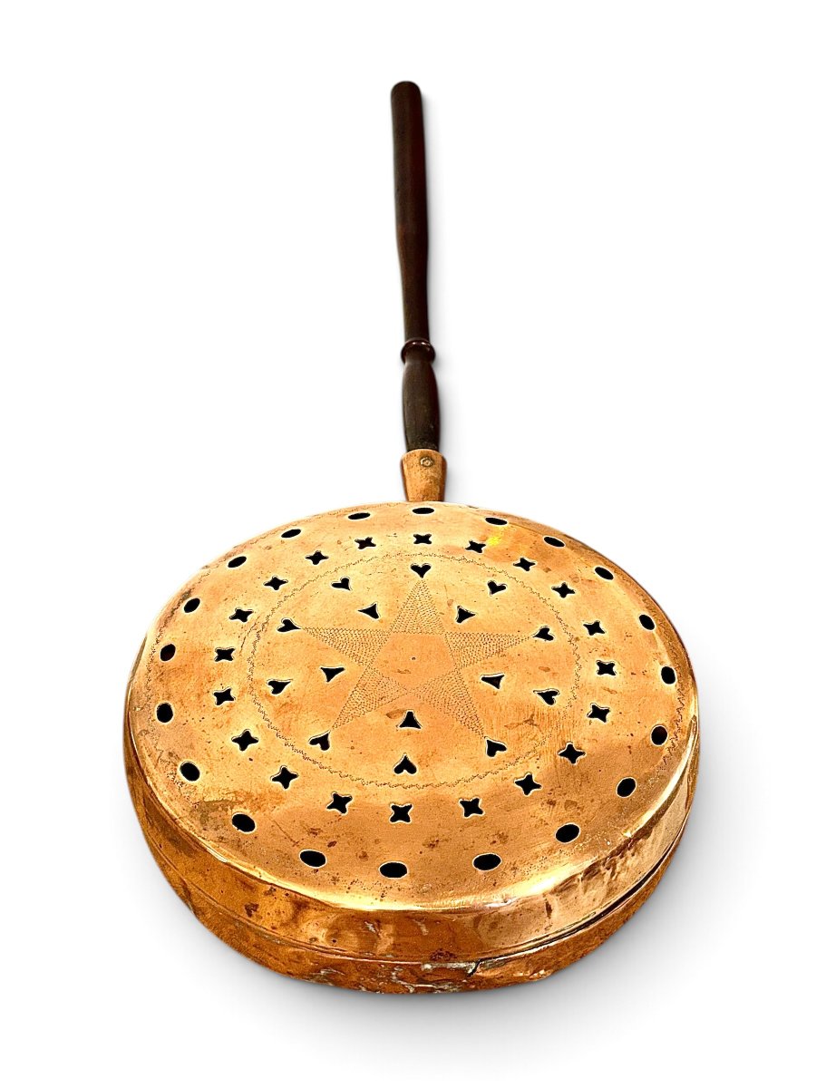 Bassinoire en cuivre du XIXe siècle à décor ajouré d’étoile