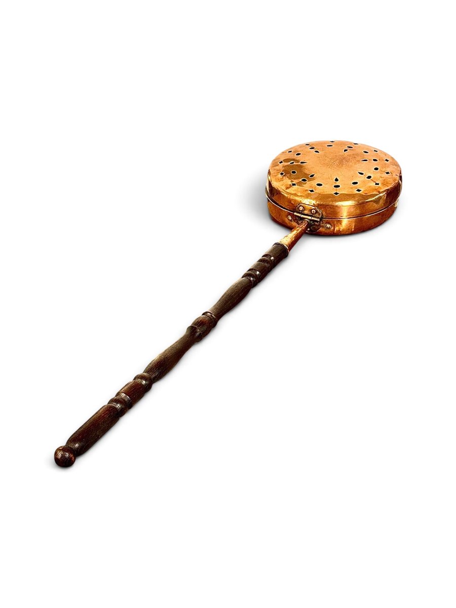 19th-century Copper Bed Warmer With Pierced Lid And Turned Wood Handle