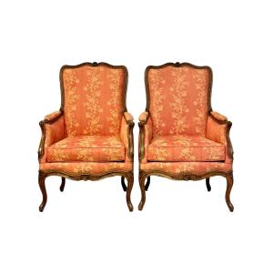 Paire de fauteuils bergères en noyer de style Louis XV, XIXe siècle