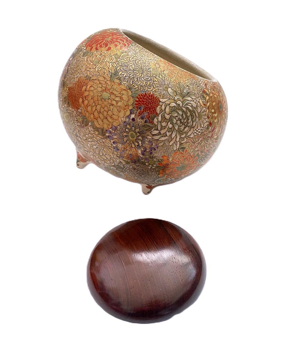 Satsuma Earthenware Covered Vase With Flower Decoration -photo-3