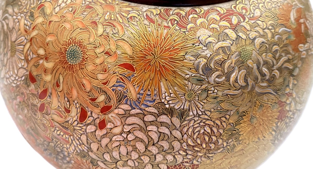 Satsuma Earthenware Covered Vase With Flower Decoration -photo-3