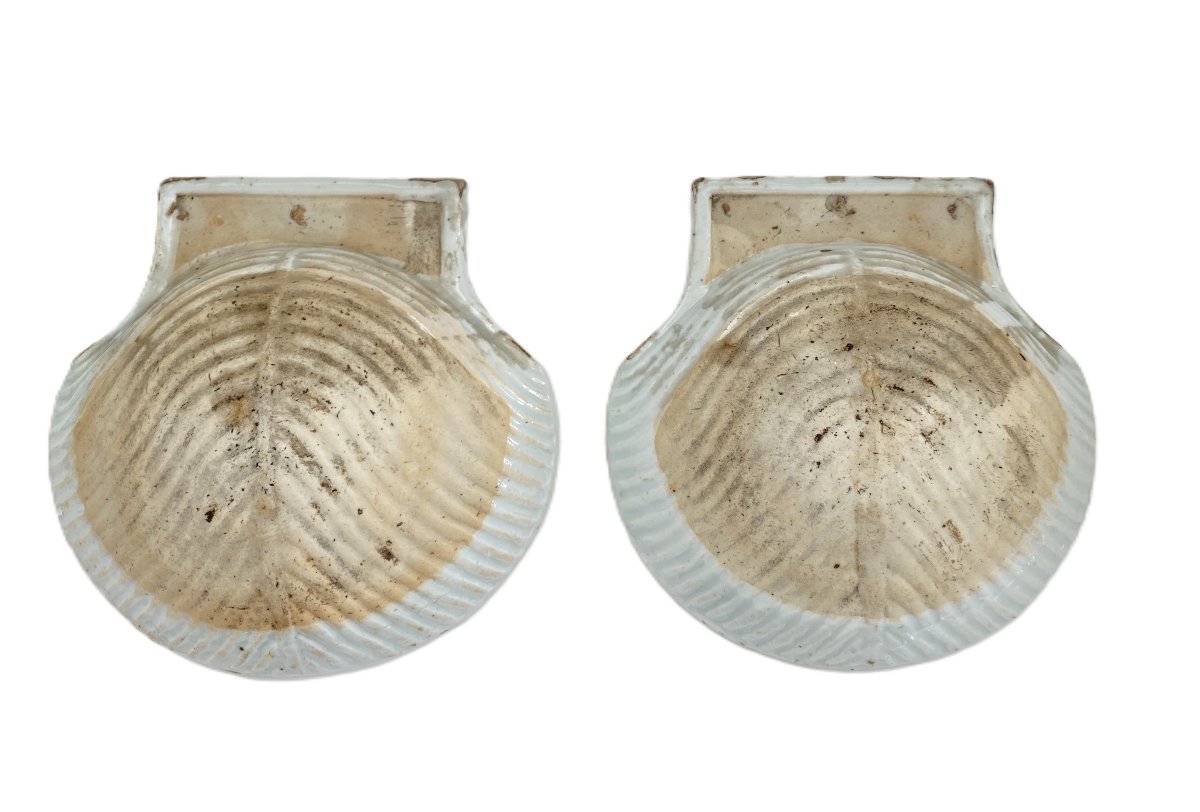 Pair Of Shell-shaped Cups, Imari China, 18th Century-photo-1