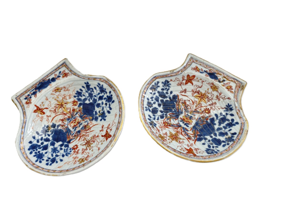 Pair Of Shell-shaped Cups, Imari China, 18th Century
