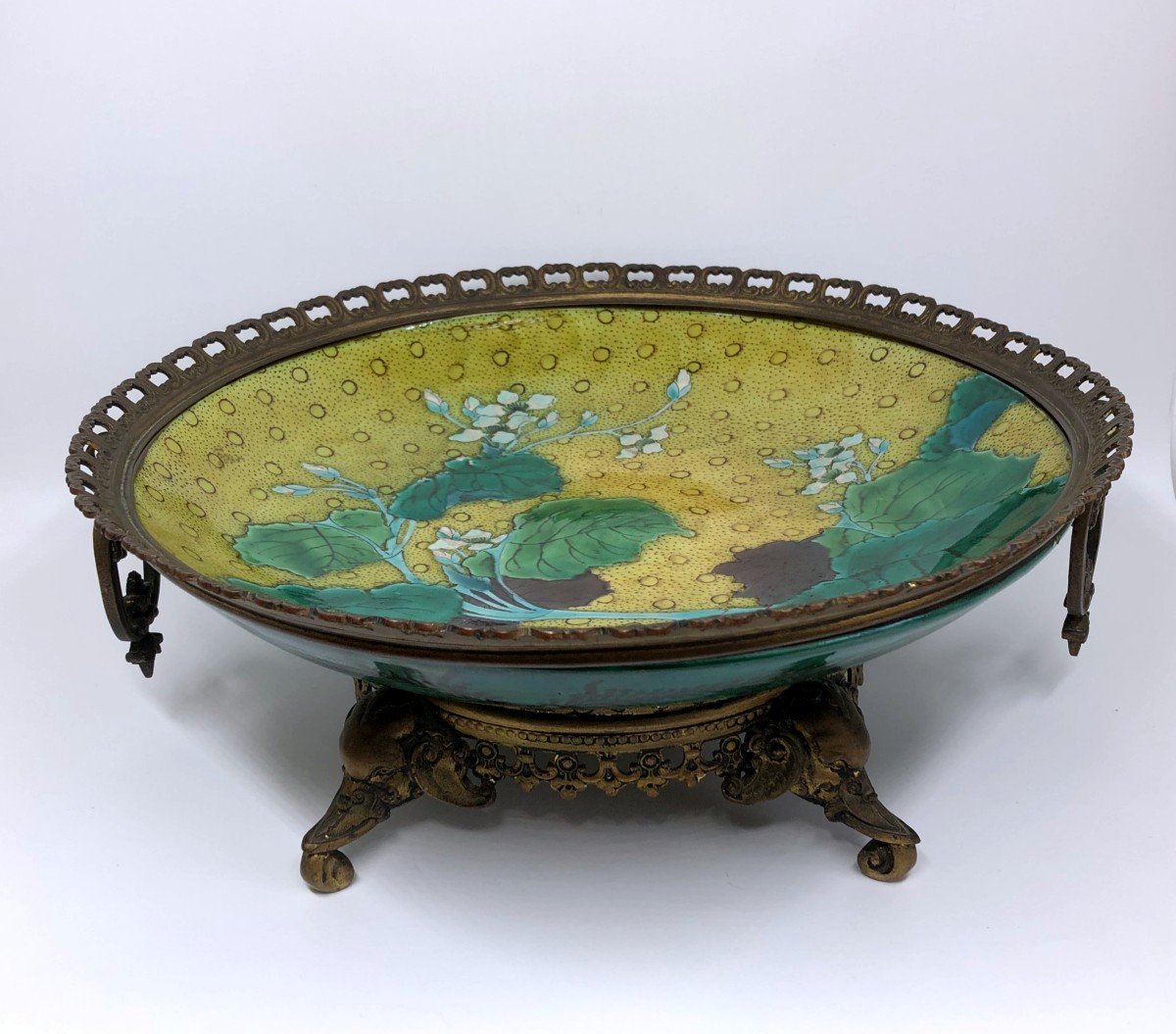 Coupe Plat En Porcelaine Ko Kutani Monture Bronze T&ecirc;tes d'&eacute;l&eacute;phants Japonisant