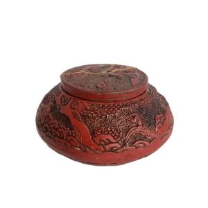Pot couvert en laque de cinabre rouge Satsuma Hozan XVI (1820 - 1899)