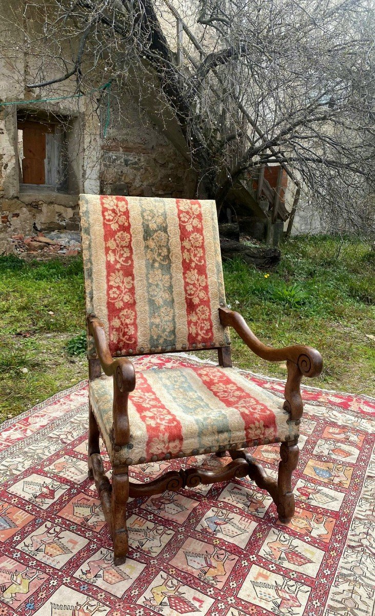 Fauteuil De Style Louis XIII En Noyer époque XVIIé