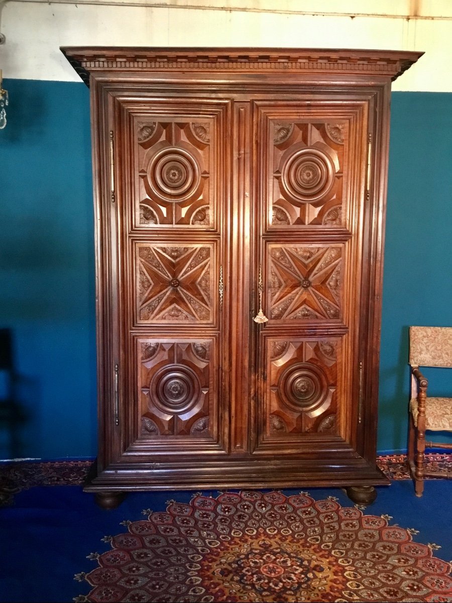  Armoire Louis XIII De Château En Noyer D époque 17ème .-photo-2