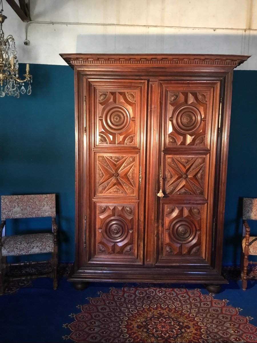  Armoire Louis XIII De Château En Noyer D époque 17ème .-photo-1