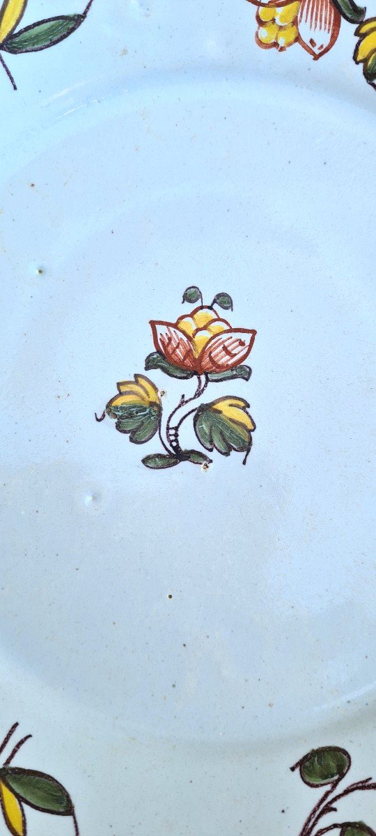 18th Century Moustier Earthenware Plate -photo-2