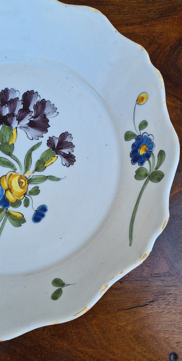 Assiette En Faience De Moustier époque XVIIIé-photo-4