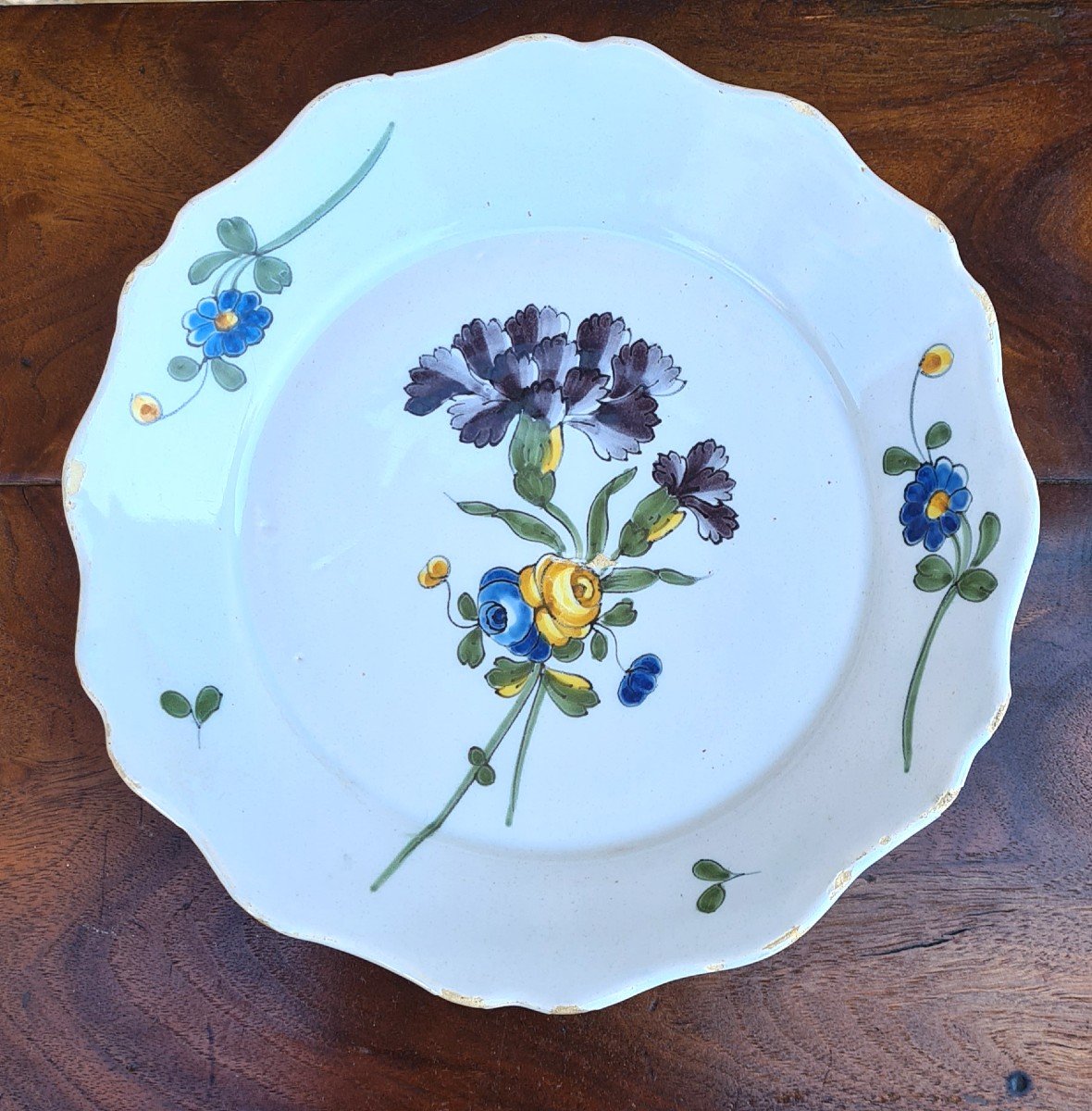 Assiette En Faience De Moustier époque XVIIIé