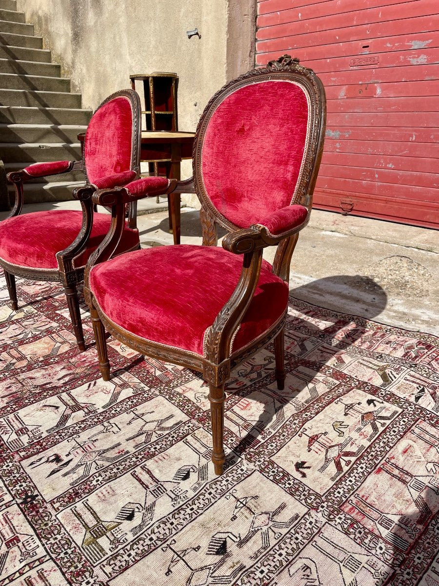 Paire De Fauteuil Louis XVI à Médaillon  D époque XIXém Siècle.-photo-1