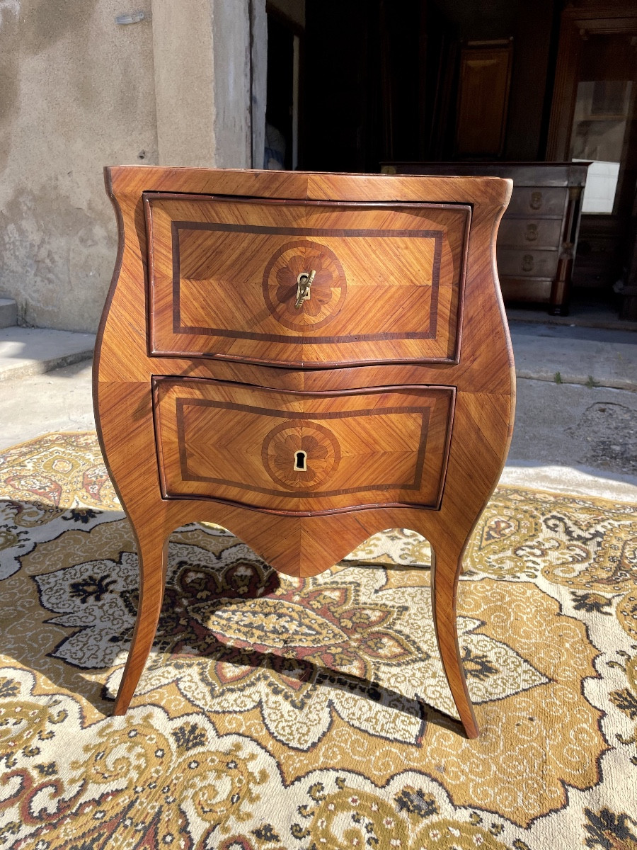 Petite Commode,,, sauteuse Louis XV galbé d époque XIXÉM siècle 