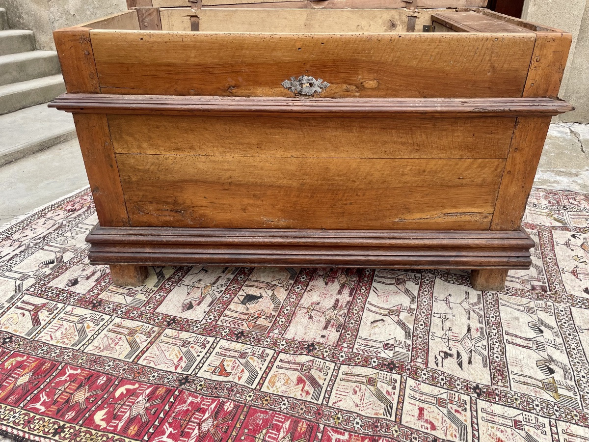 Louis XIII Chest, In Walnut, 17th Century -photo-1