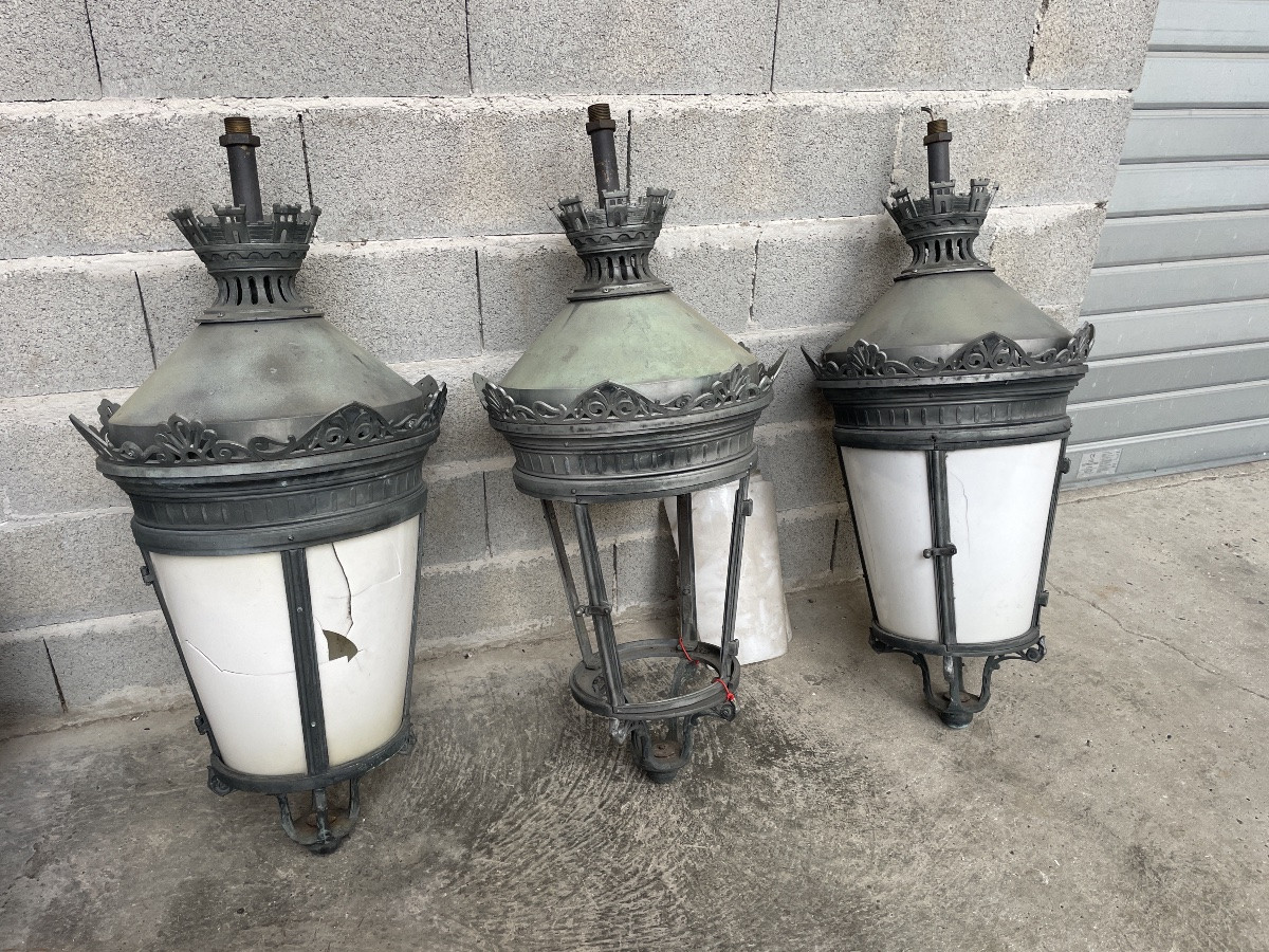 Ensemble de trois grandes lanternes d’éclairage public en bronze, d époque XIXÉM siècle -photo-1