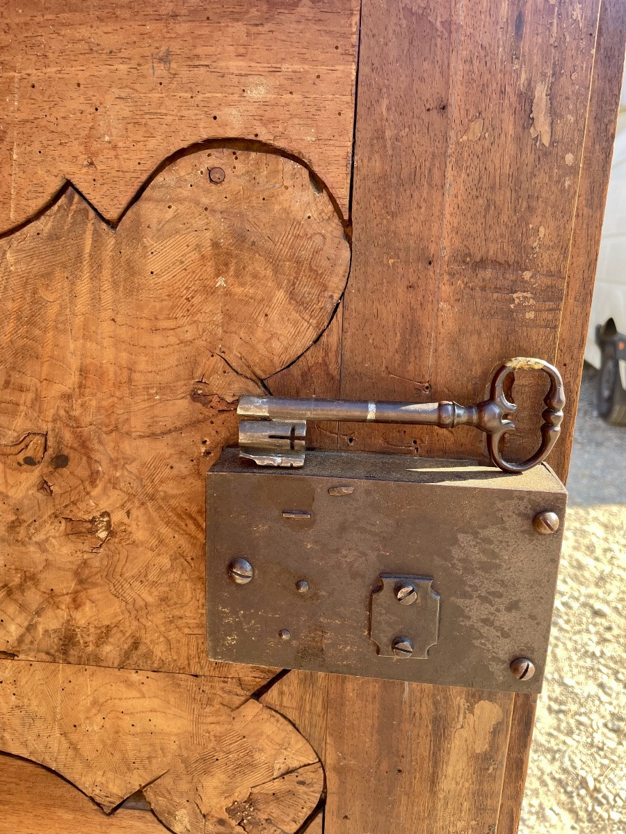 Armoire louis XV bressane , en noyer d époque XVIIIEM siècle -photo-4