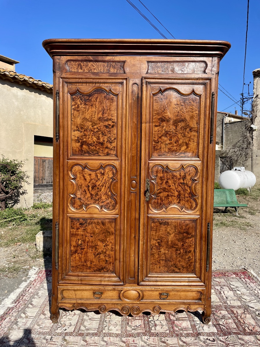 Armoire louis XV bressane , en noyer d époque XVIIIEM siècle
