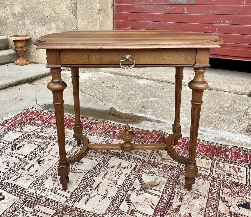 Petit bureau Napoléon IlI, en noyer massif, d époque XIXÉM siècle 