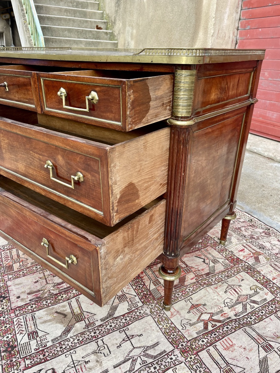 Commode Louis XVI, en acajou et laiton d’époque XVIIIem siècle -photo-4
