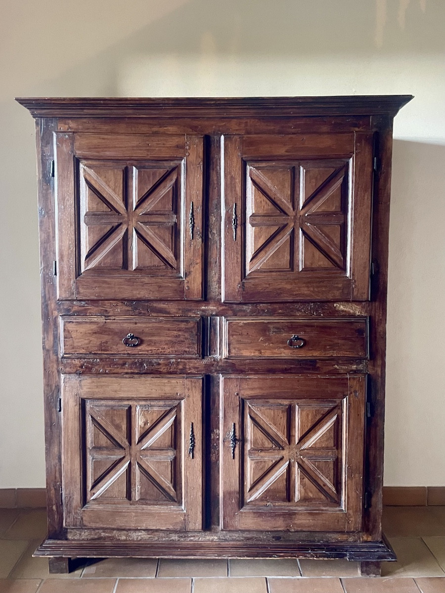 Buffet, 4 portes Louis XIII en noyer d’époque XVIIem siècle 