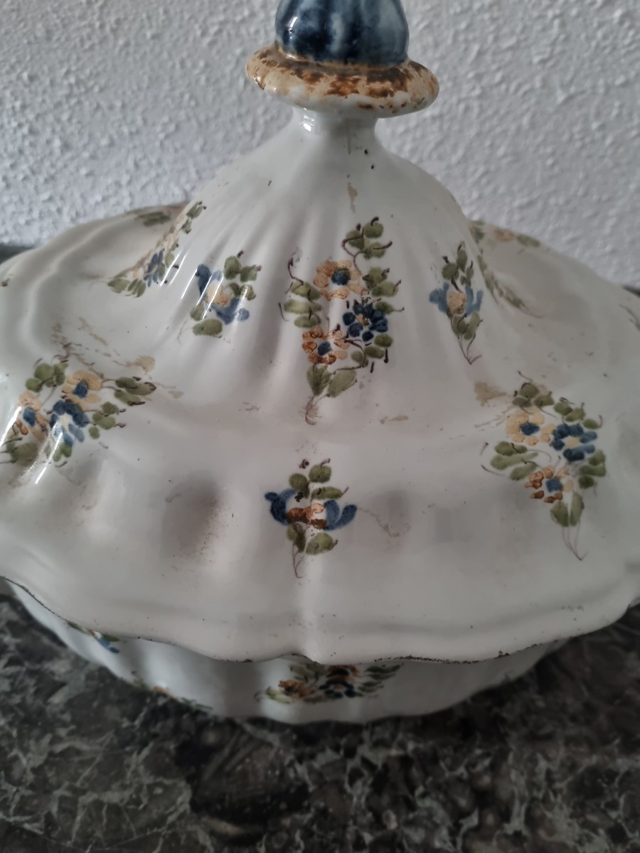 Soupière legumier en faïence de Moustier epoque XVIIIé-photo-2