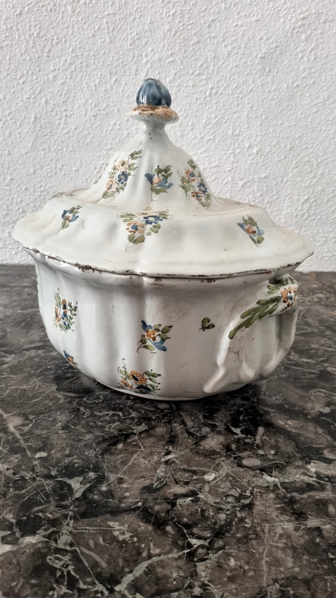 Soupière legumier en faïence de Moustier epoque XVIIIé-photo-2