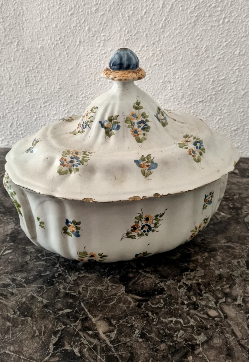 Soupière legumier en faïence de Moustier epoque XVIIIé-photo-4