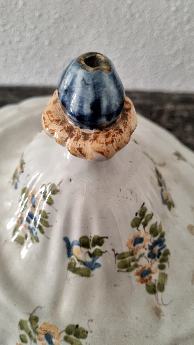 Soupière legumier en faïence de Moustier epoque XVIIIé-photo-6