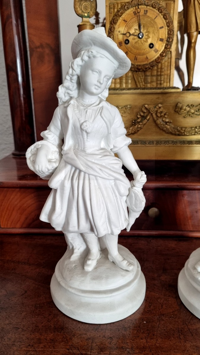 Pair Of Numbered Biscuit Porcelain Figurines, 19th Century -photo-3
