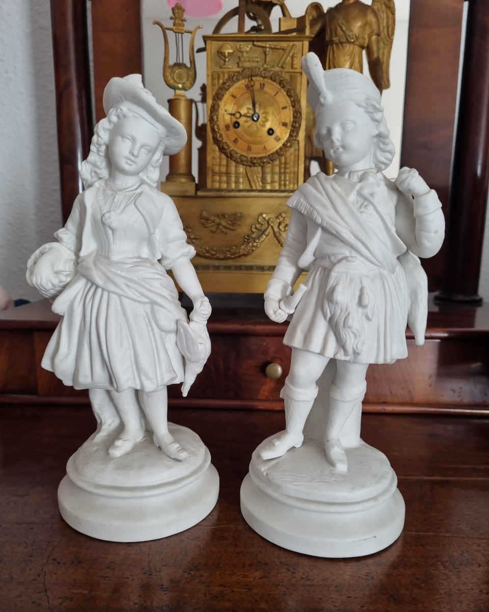 Pair Of Numbered Biscuit Porcelain Figurines, 19th Century -photo-5