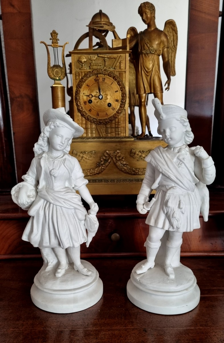 Pair Of Numbered Biscuit Porcelain Figurines, 19th Century 
