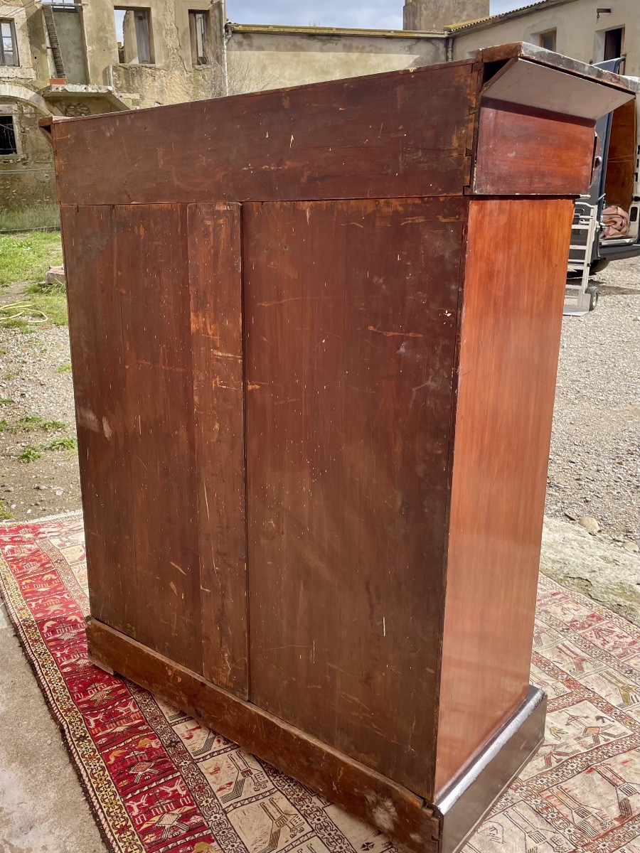 Restoration-era English Mahogany Chest Of Drawers, Flame-patterned, 19th Century -photo-1