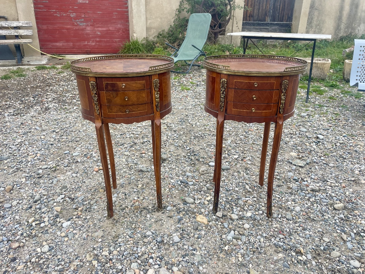 Paire de Chevets, deux demi-lune, deux, style Louis XVI en marqueterie, 1900.