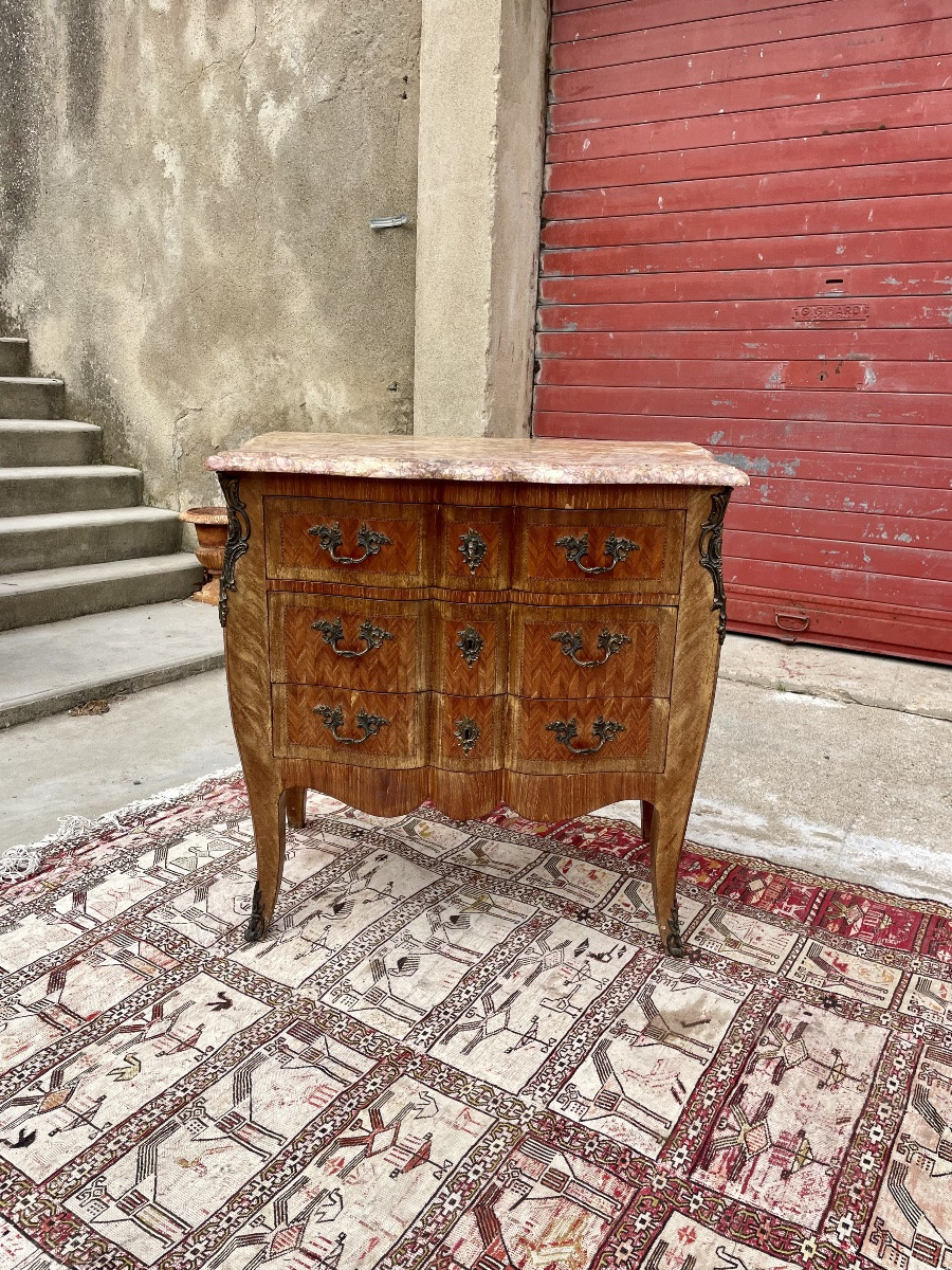Late 19th Century Three-drawer Serpentine Chest Of Drawers -photo-2