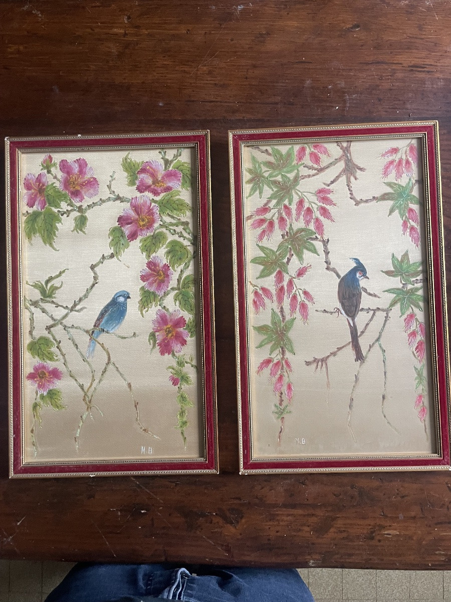 Paire de broderies sur soie, signées  M- B. décor d’oiseaux et fleurs vers 1940-photo-4