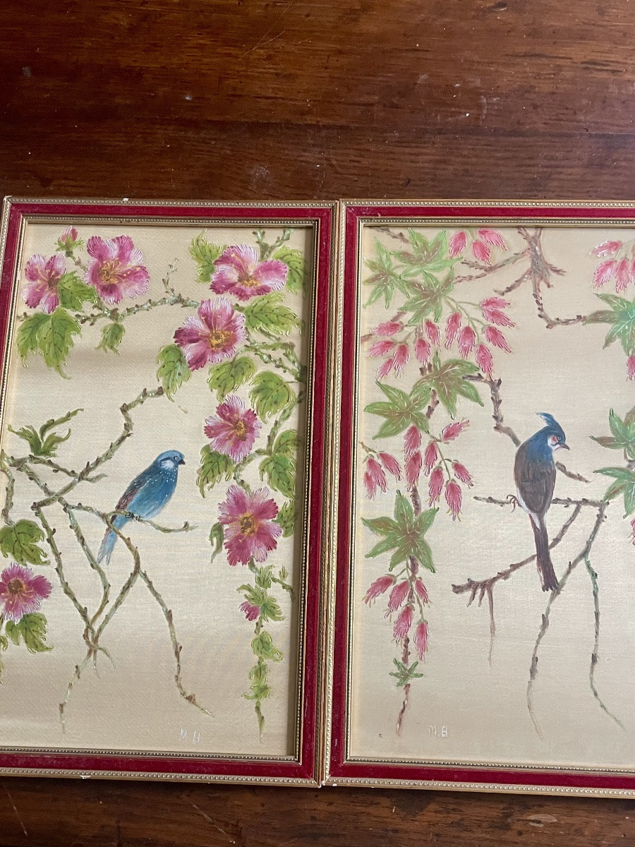 Paire de broderies sur soie, signées  M- B. décor d’oiseaux et fleurs vers 1940-photo-5