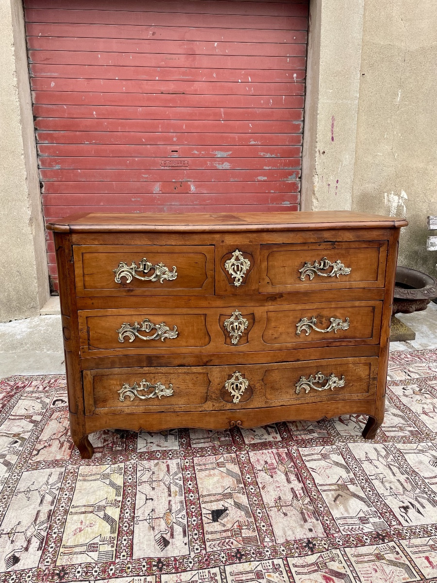 Commode provençale galbe en noyer  d époque XVIIIem siecle