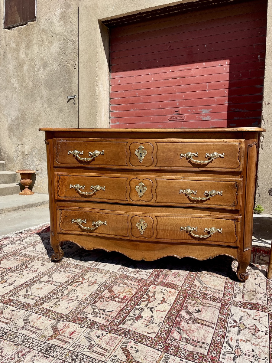 Commode,,, galbé,, Louis XV, en noyer d’époque XVIIIem siècle 