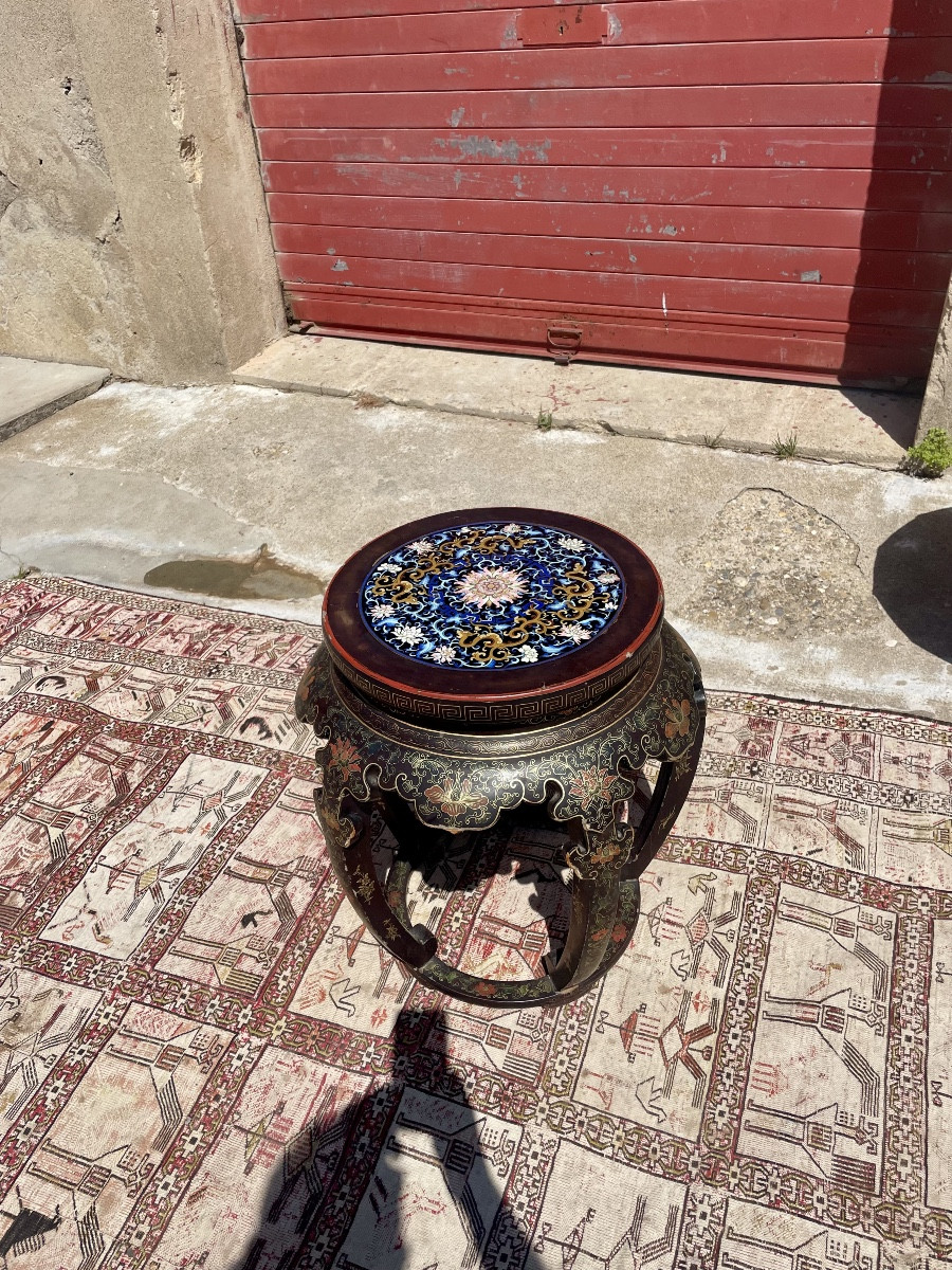 Guéridon, chinois en-bois laqué noir , décor floral XIXE siècle 