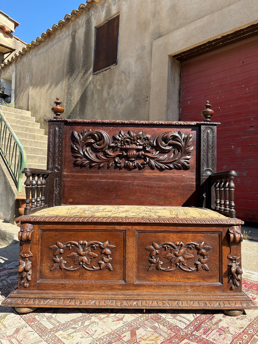 Banc. Coffre en noyer renaissance d’époque XIXEM siècle -photo-3