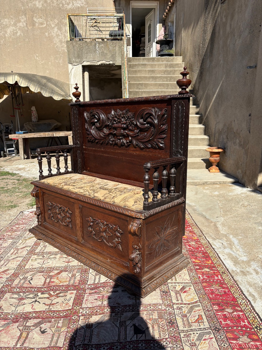 Banc. Coffre en noyer renaissance d’époque XIXEM siècle -photo-1
