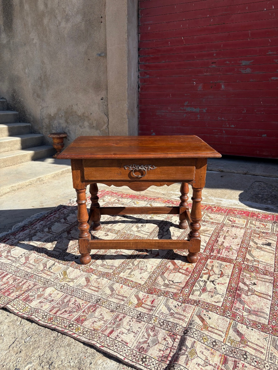 Petite table d’entre deux Louis XIII, en noyer d’époque XVIIem siècle -photo-3