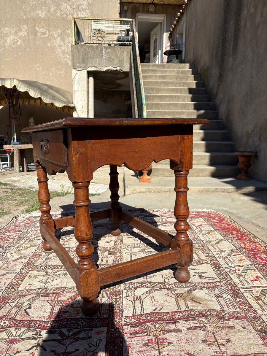 Petite table d’entre deux Louis XIII, en noyer d’époque XVIIem siècle -photo-4
