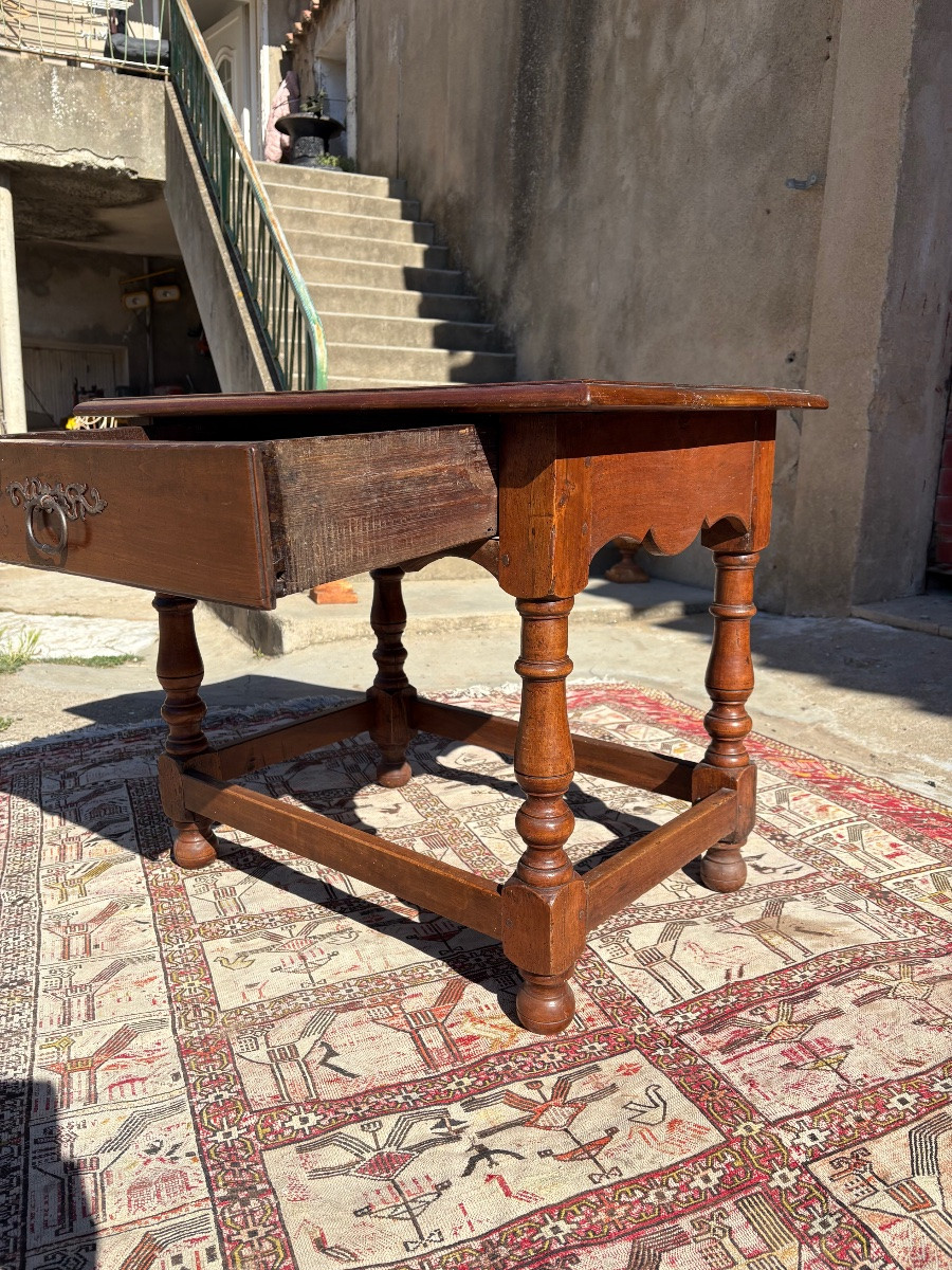 Petite table d’entre deux Louis XIII, en noyer d’époque XVIIem siècle -photo-3