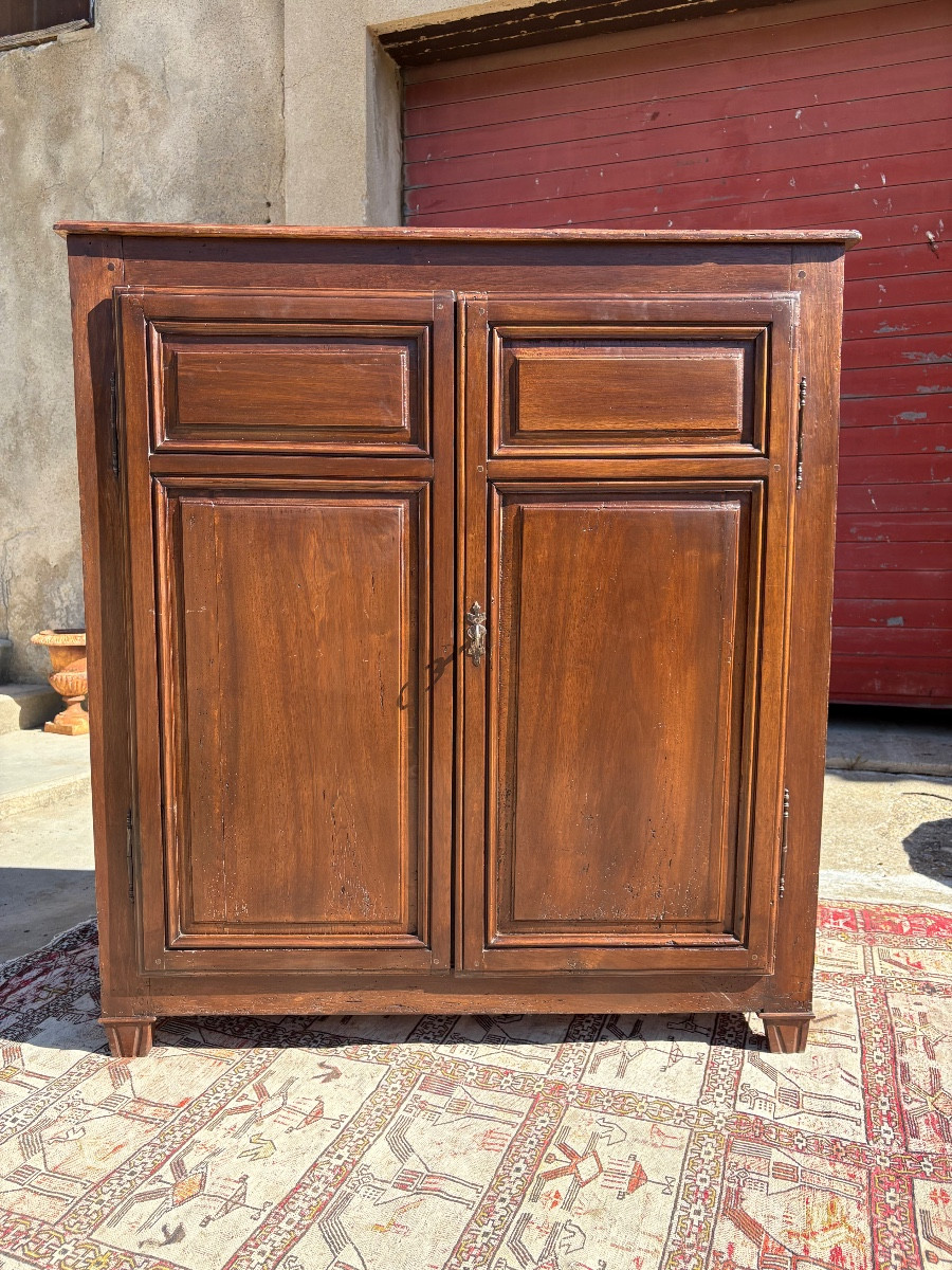 Buffet régional, directoire en noyer fin XVIIIe siècle